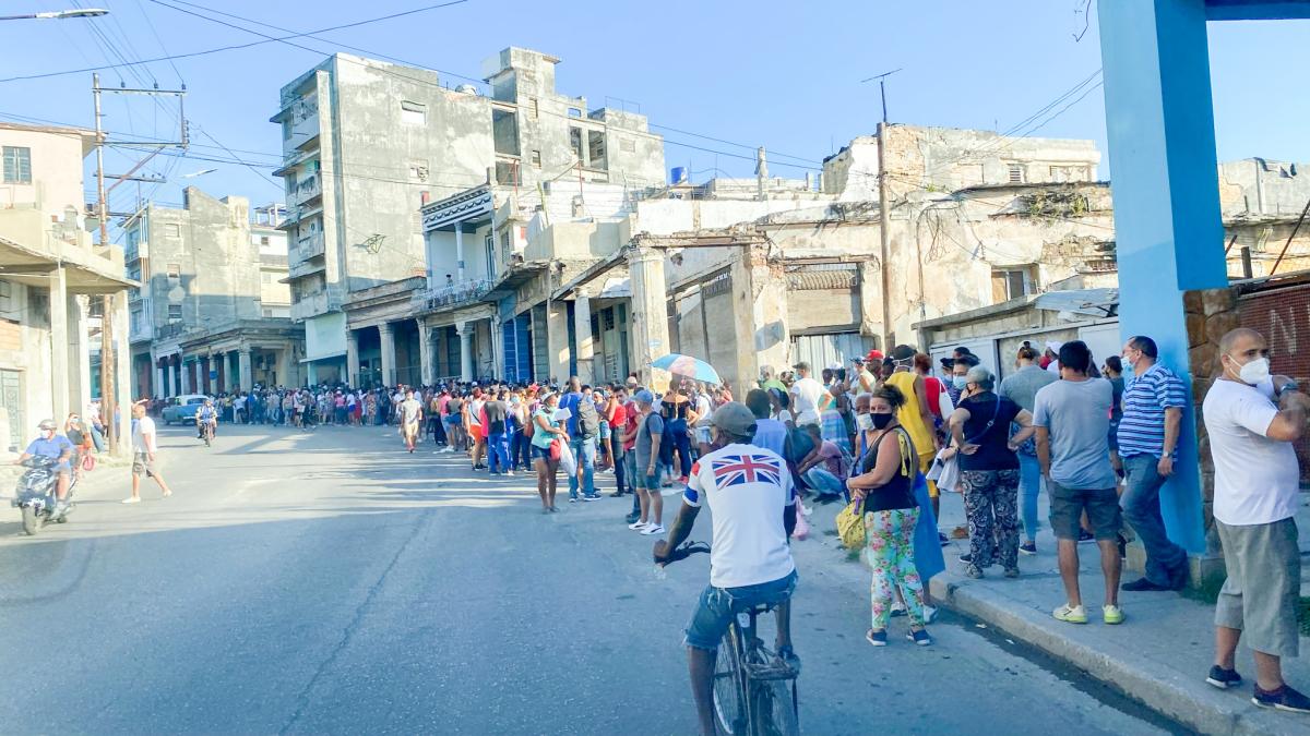 Lines in Cuba