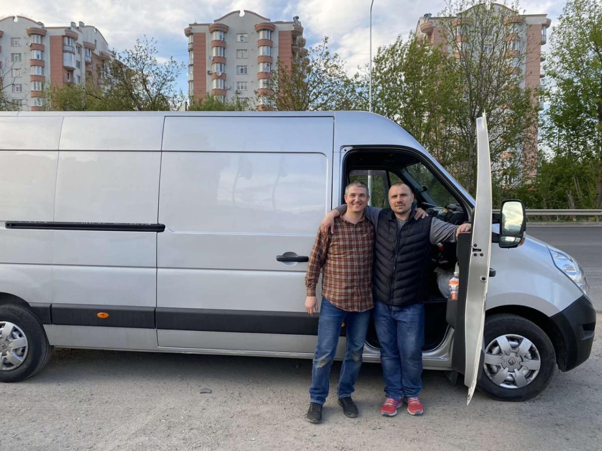 Brothers from Poznyaki with the van to deliver aid into Ukraine